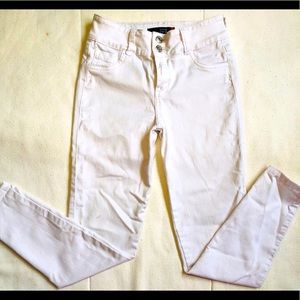 Trousers without pocket, lift tail